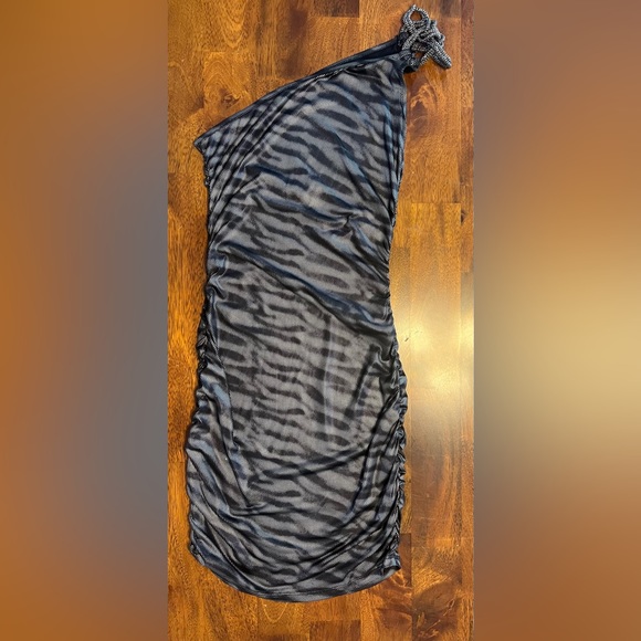 77. Symphony One-Shoulder Bandage Metallic Tiger Print Mini Dress Grey/Black (S) - Picture 7 of 15